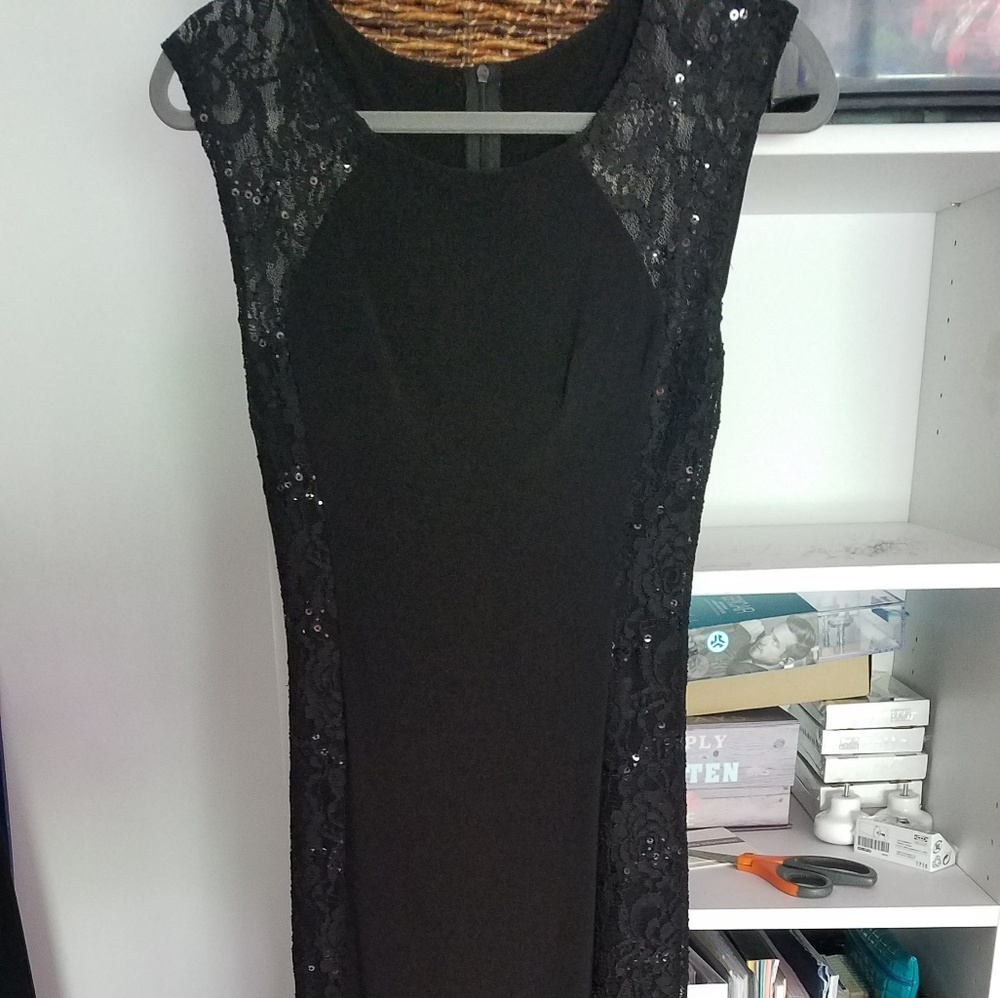 Gown - Picture 3 of 4